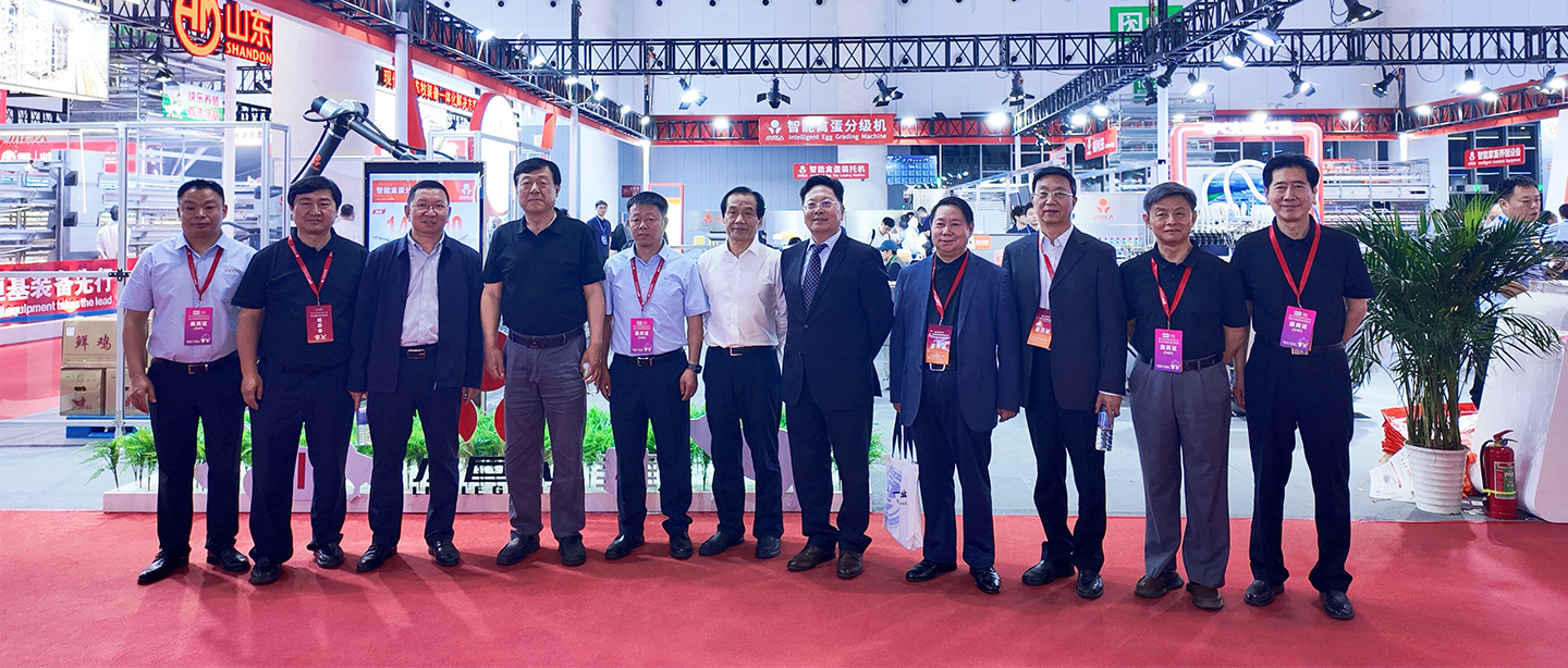 La 23e Exposition chinoise sur l'élevage d'animaux s'ouvre en grand ! Le stand du groupe Little Giant attire des foules fortes dès le premier jour
